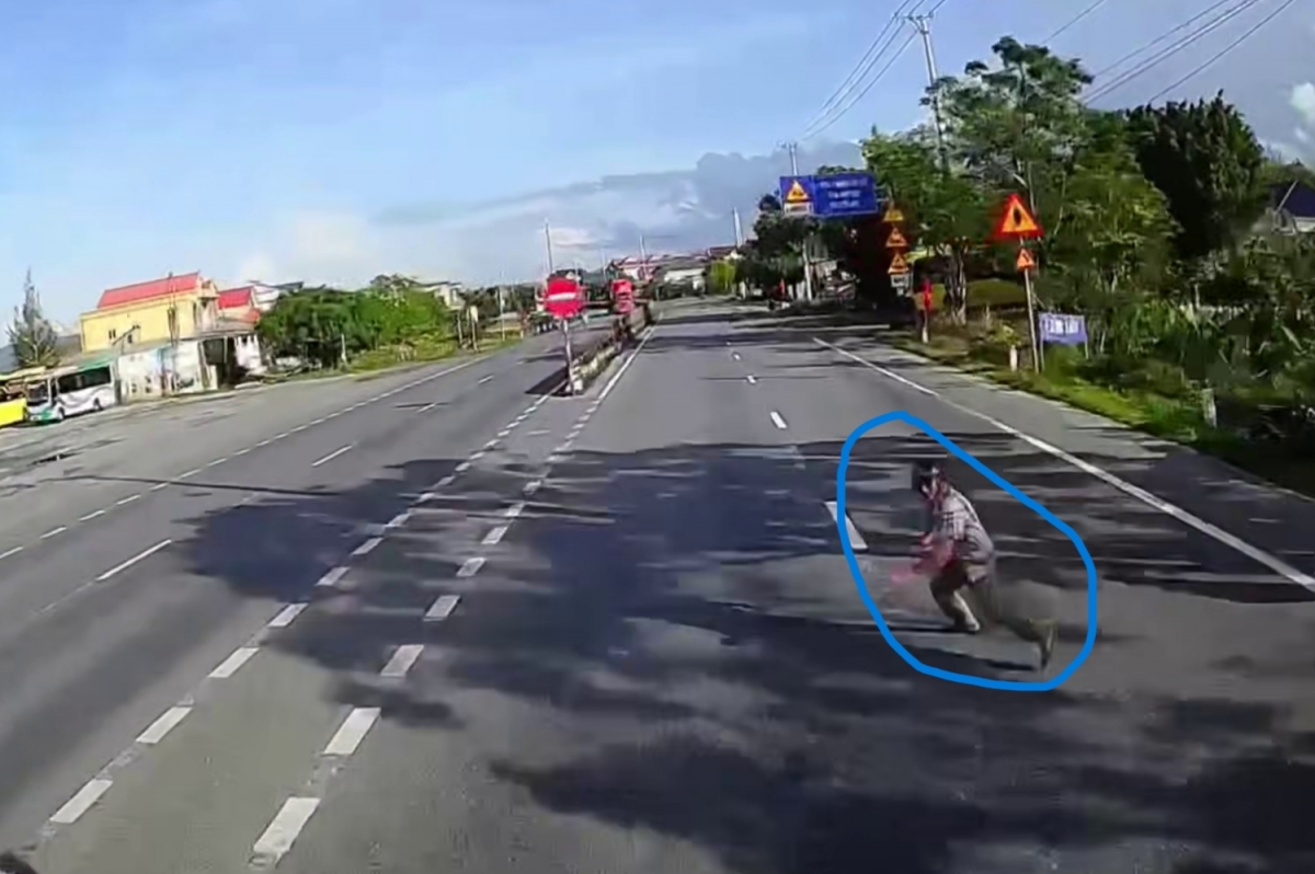 Chồng lao vào xe tải nghi tự tử, vợ chết ở nhà chưa rõ nguyên nhân